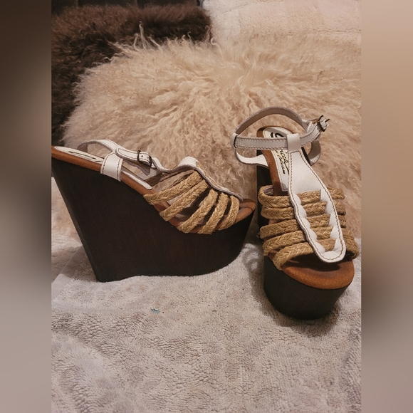 Like New Sbicca Vintage Collection Platform Wedge - Picture 2 of 8